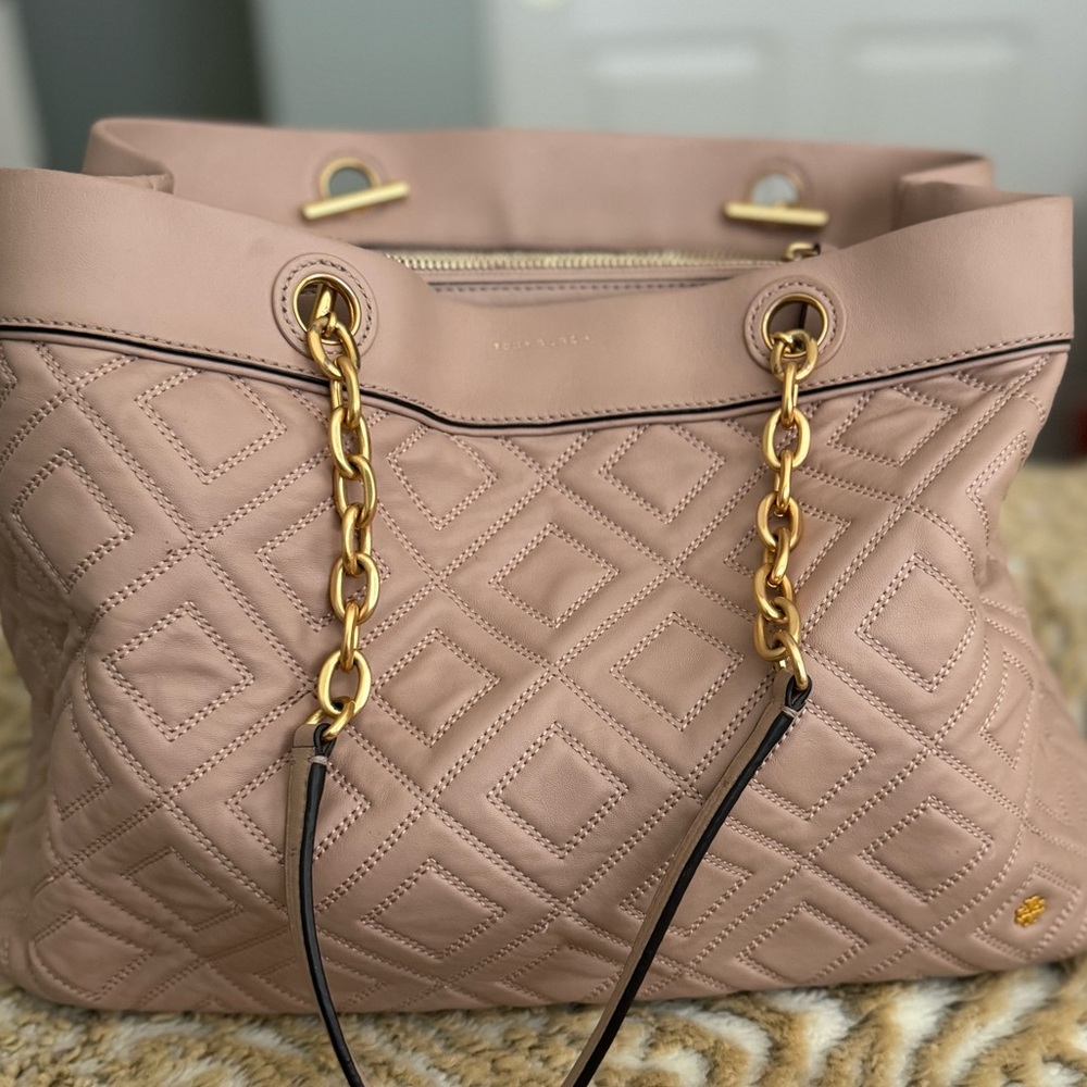 Authentic Tory Burch Soft Pink Quilted Purse.